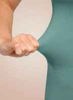 Élégance Dévoilée – Robe Gainante Épaules Ouvertes