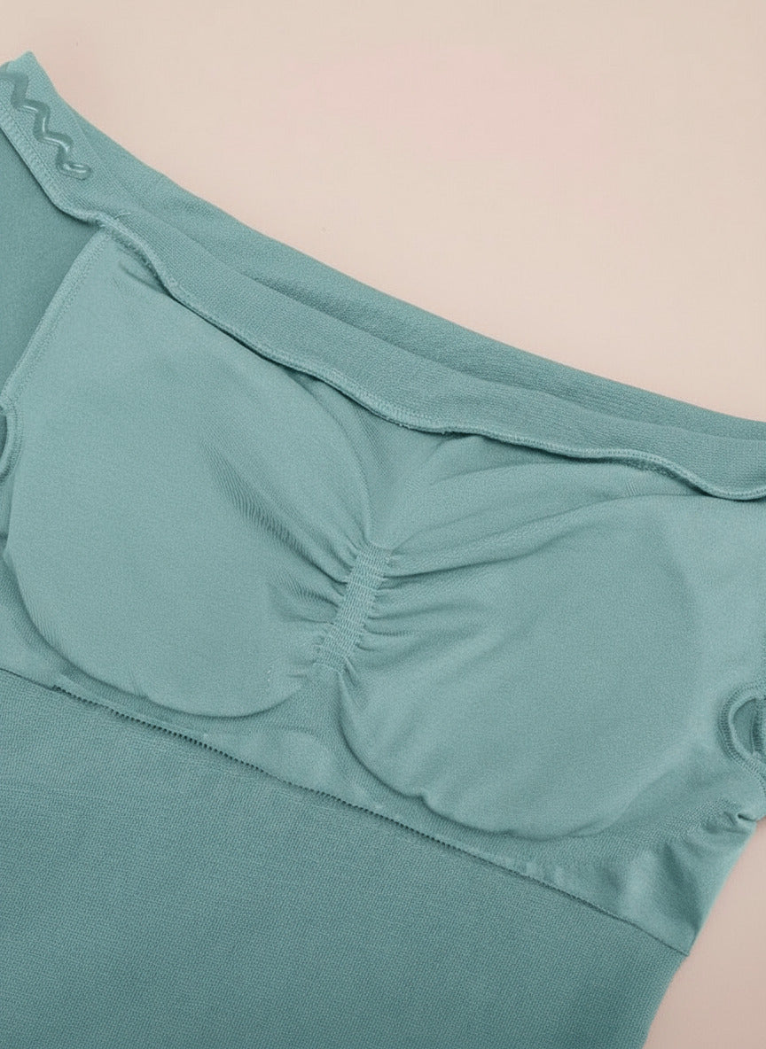 Élégance Dévoilée – Robe Gainante Épaules Ouvertes